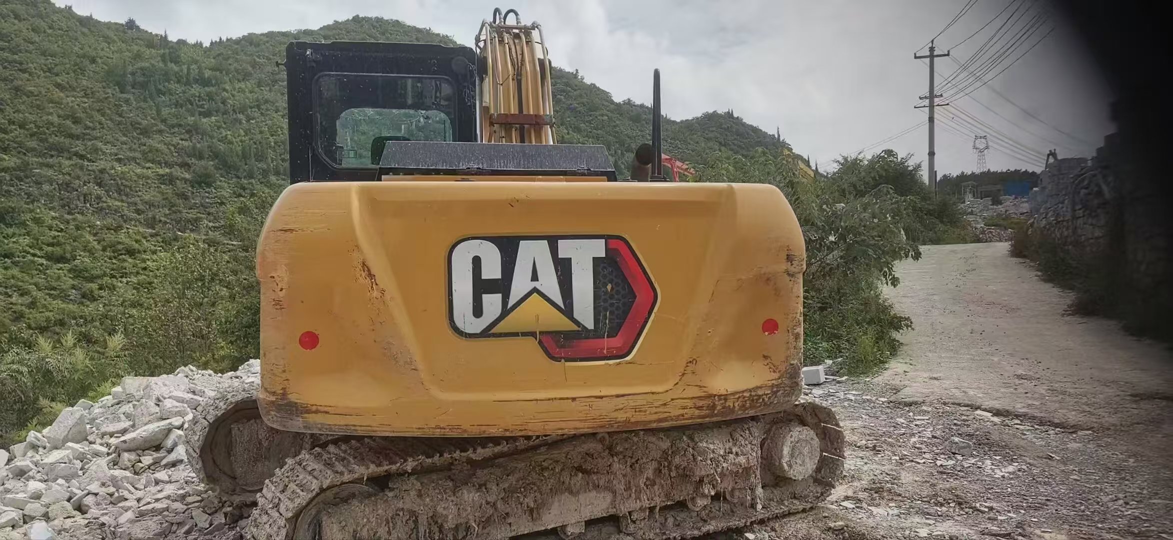 Caterpillar 313D2GC photo