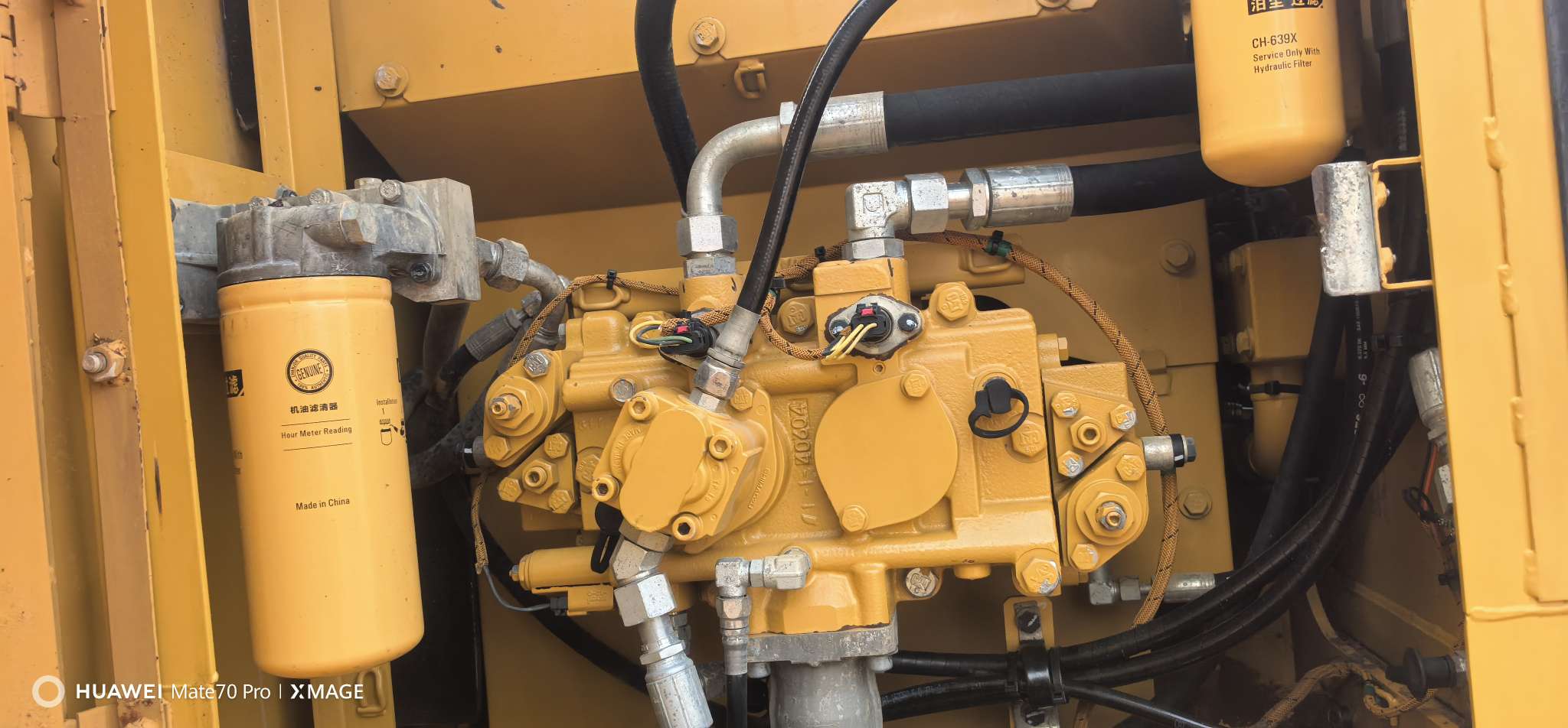 Caterpillar 318D photo