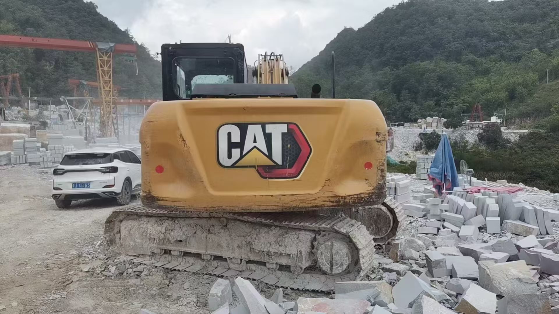 Caterpillar 313D2GC photo